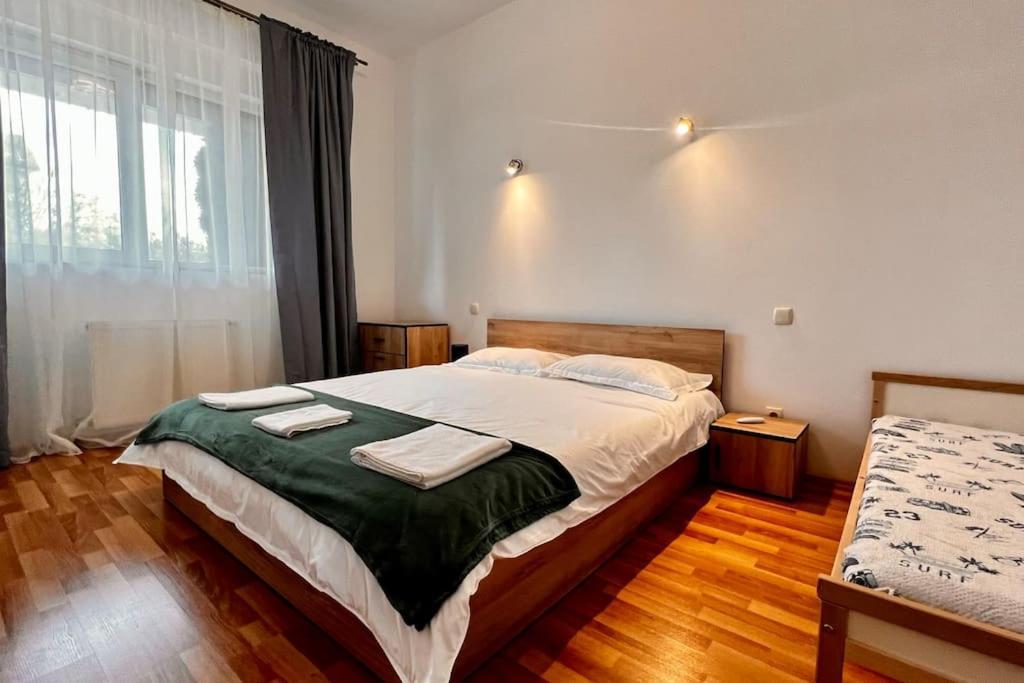 Otopeni Airport Apartment With Private Garden Exterior photo