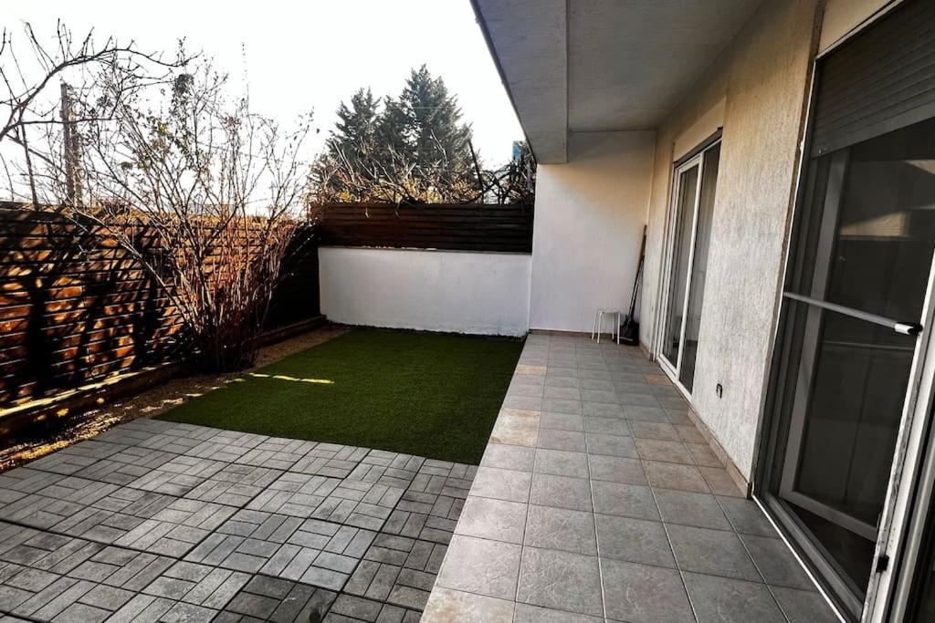 Otopeni Airport Apartment With Private Garden Exterior photo